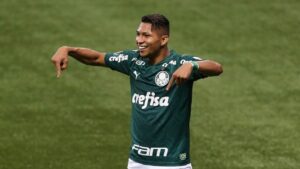 Rony Deflects Criticism, Shines as Regular Starter for Palmeiras